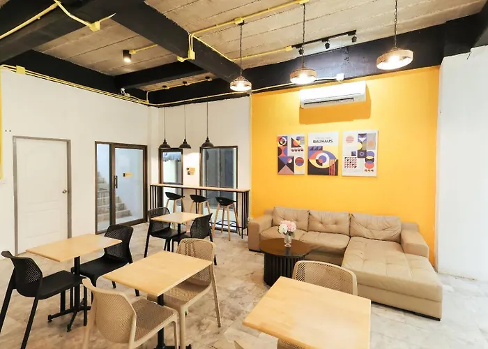 Bhome Living At Mrt Sutthisan Vandrarhem Bangkok