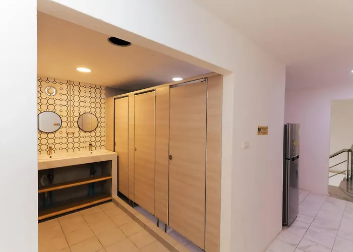 Vandrarhem Bhome Living At Mrt Sutthisan Bangkok